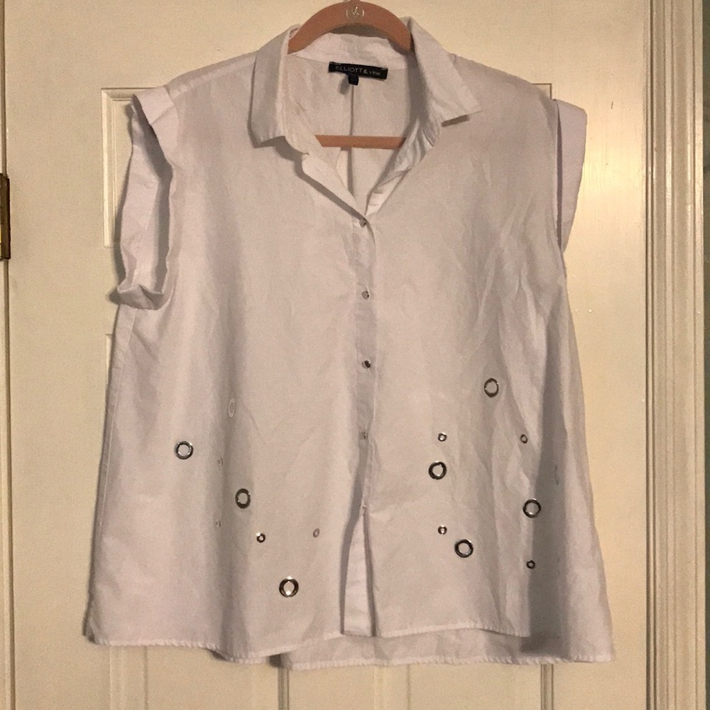Funky white light short sleeve w/ silver rivets